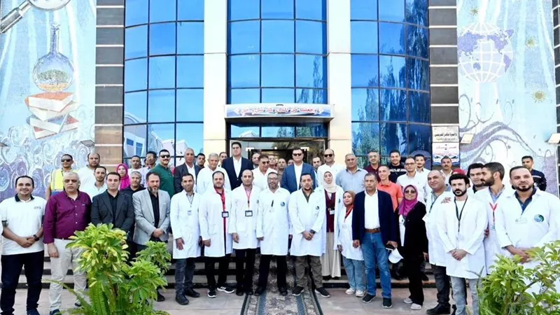 وزير الإسكان يتفقد محطة مياه ميت خميس بالدقهلية