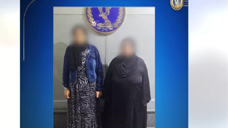ألقت رضيعتها بجوار صندوق القمامة بمساعدة والدتها بالإسكندرية