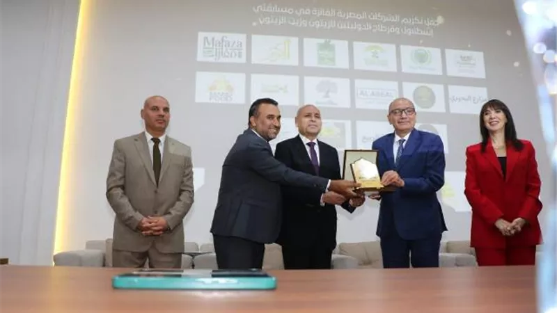 محافظ القاهرة فى حفل تكريم الفائزين من الشركات المصرية بمسابقتى اسطنبول وقرطاج الدوليتين للزيتون