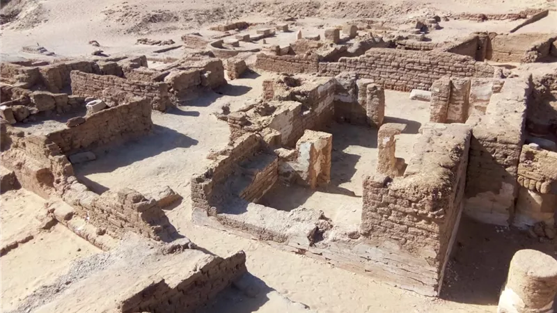 الكشف عن بقايا مدينة سكنية بواحات الخارجة خلال بدايات العصر القبطي