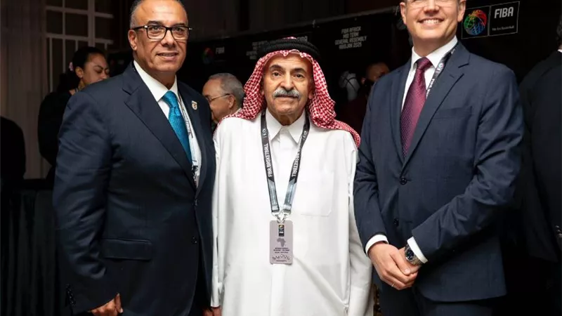 عمرو مصيلحي يجتمع برئيس الاتحاد الدولي لكرة السلة