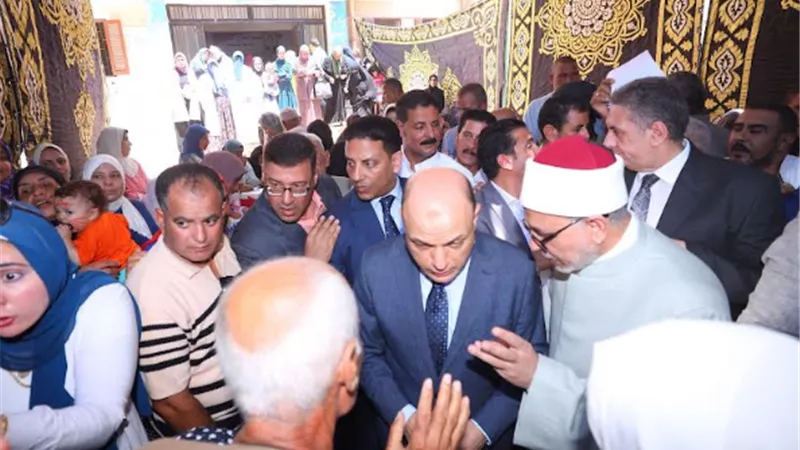 عبد المعطى يستمع لشكاوى وطلبات أهالي قرية سنهور المدينة بدسوق