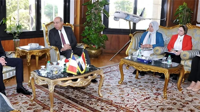 الحفنى : تعزيز حركة التشغيل المنتظم مع فرنسا لدعم التدفق السياحى
