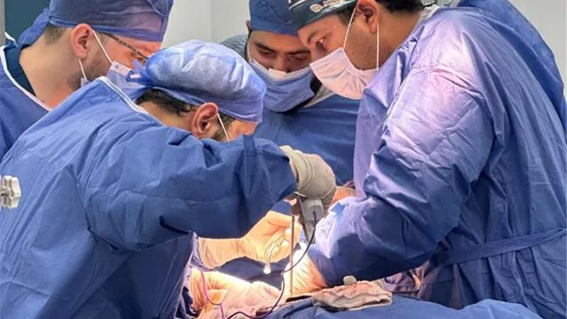 نجاح جراحة لاستئصال المثانة وتحويل مجرى البول باستخدام جزء بالأمعاء