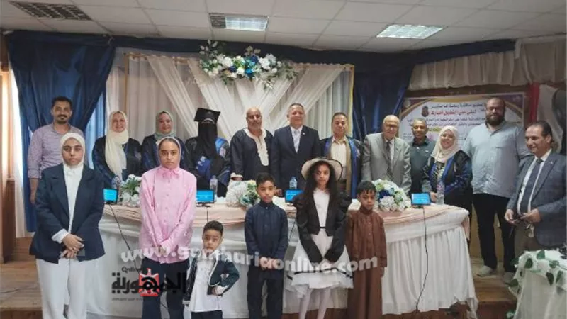 رئيس جامعة دمياط يشهد مناقشة رسالةماجستير بكلية التربية