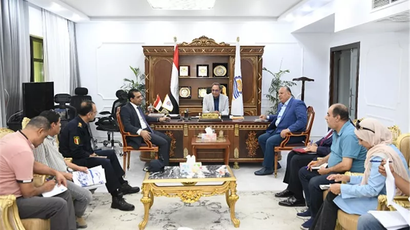 محافظ قنا يبحث إحلال وتجديد نقطة الحماية المدنية بوسط المدينة