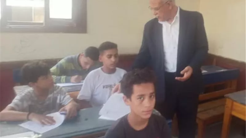 مدير تعليم الإسماعيلية يتفقد امتحانات الدور الثاني بإدارة جنوب