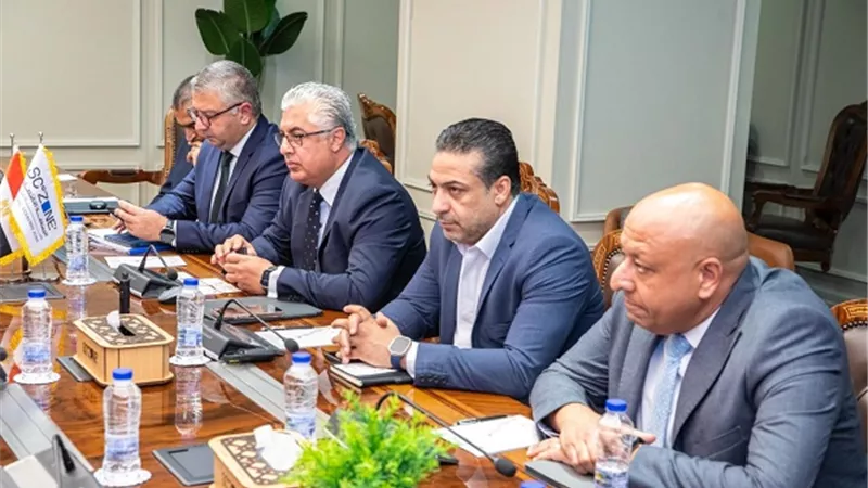 رئيس اقتصادية قناة السويس يستقبل وفدًا تجاريًا صينيًا رفيع المستوى