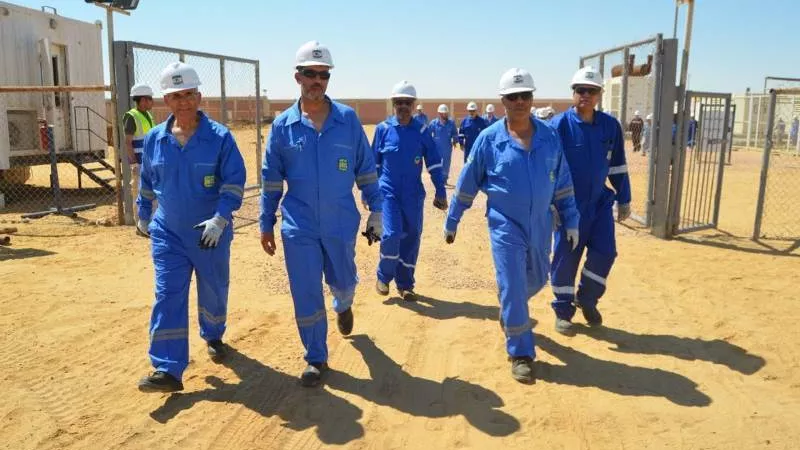 رئيس الهيئة المصرية العامة للبترول يتفقد حقول العلمين بشركة الحمرا