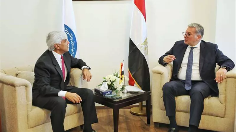 وزير البترول يلتقي رئيس العالمية لصناعة المواسير لمتابعة أنشطتها