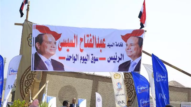 وزير التموين ومحافظ القاهرة يفتتحان سوق اليوم الواحد بالجمالية
