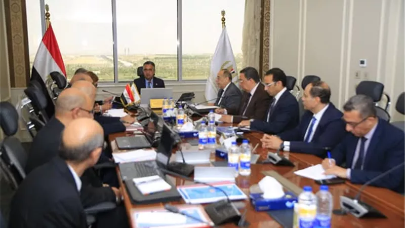 وزير التموين يجتمع مع رئيس مجلس 