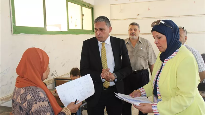مدير تعليم الجيزة يتابع امتحانات الدور الثاني ويشدد على الانضباط