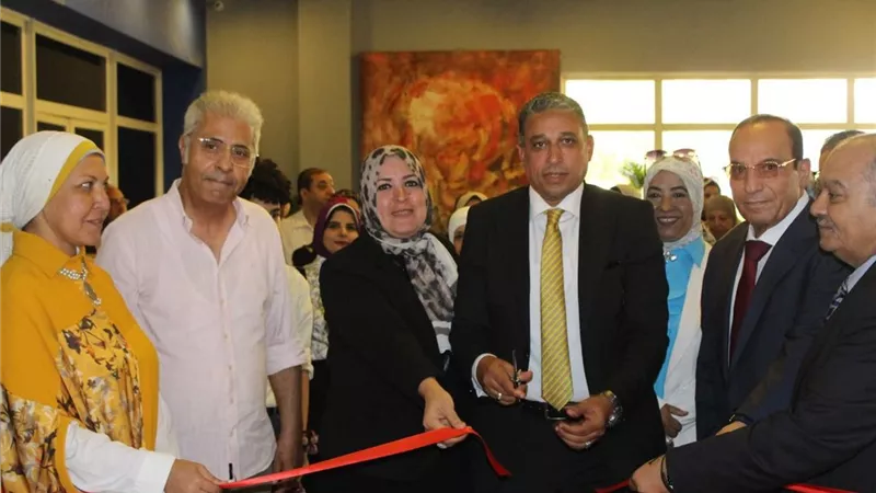 عطيه يفتتح معرض معلمي الجيزة بدار الأوبرا المصرية