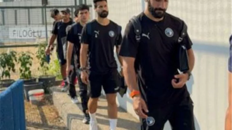 بيراميدز يصل لـ استاد إسبانكا أتاتورك لمواجهة تراكتور الايراني