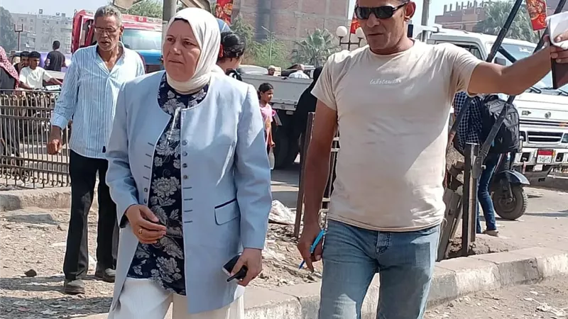 رفع تراكمات القمامة والمخالفات من شوارع شبين القناطر وصيانة أعمدة الإنارة