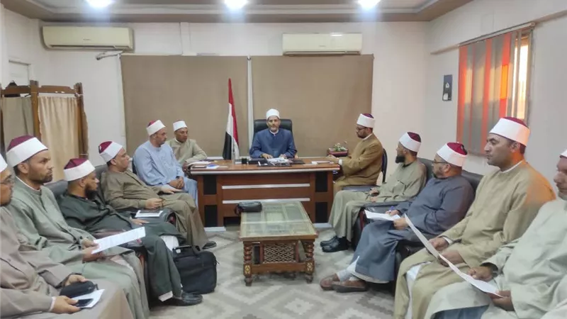 مدير أوقاف المنيا يوجه مديري الإدارات بالالتزام بخطبة الجمعة