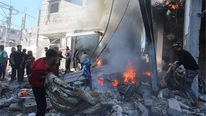 استشهاد 13 فلسطينيًا وإصابة آخرين في قصف إسرائيلي استهدف مناطق عدة