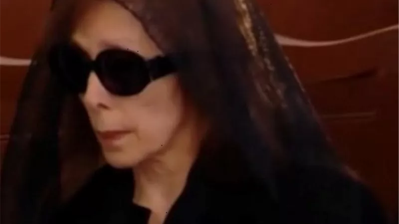 وصول الفنانة الكبيرة فيروز لـ تتقبل العزاء فى إبنها زياد الرحباني