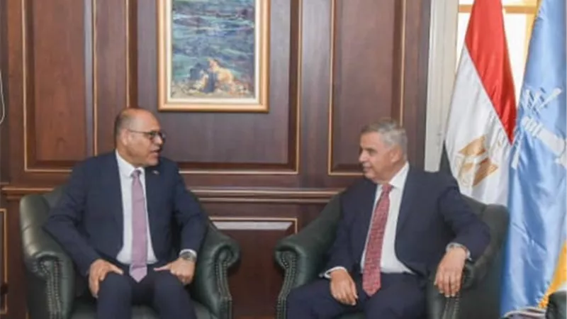 وزير العمل ومحافظ