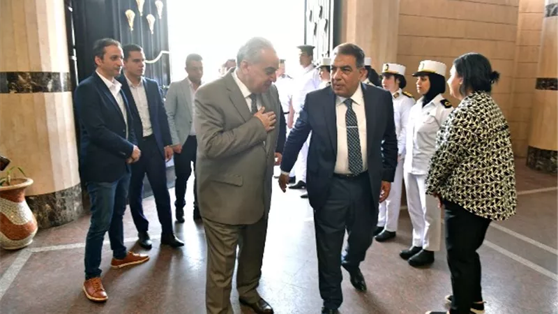 محافظ الدقهلية يهنئ مدير الأمن الجديد عقب توليه منصبه