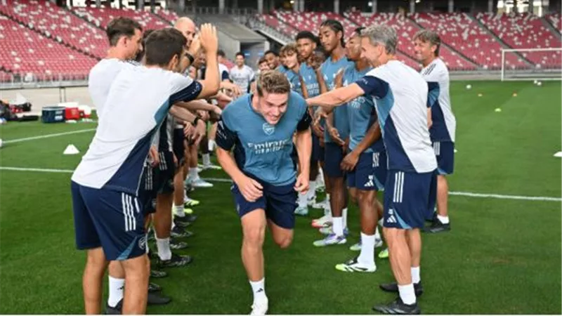جيوكيريس يشارك فى تدريبات أرسنال
