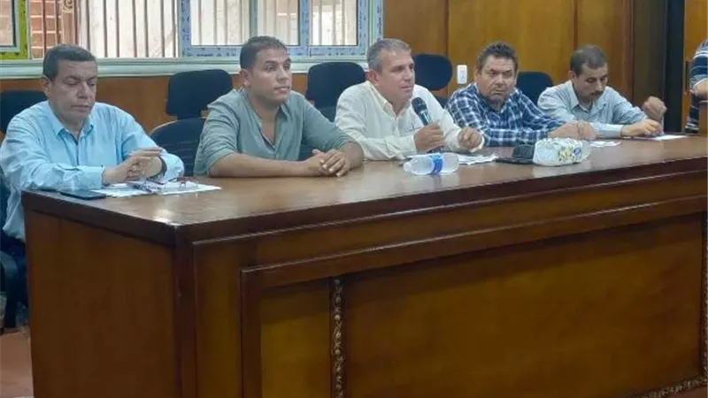 رئيس مدينة الزقازيق يترأس اجتماع المجلس التنفيذي الشهرى