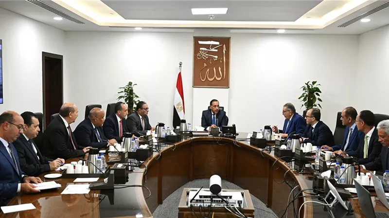 توافق بين الحكومة والتجار والصناع على مبادرة لخفض أسعار السلع