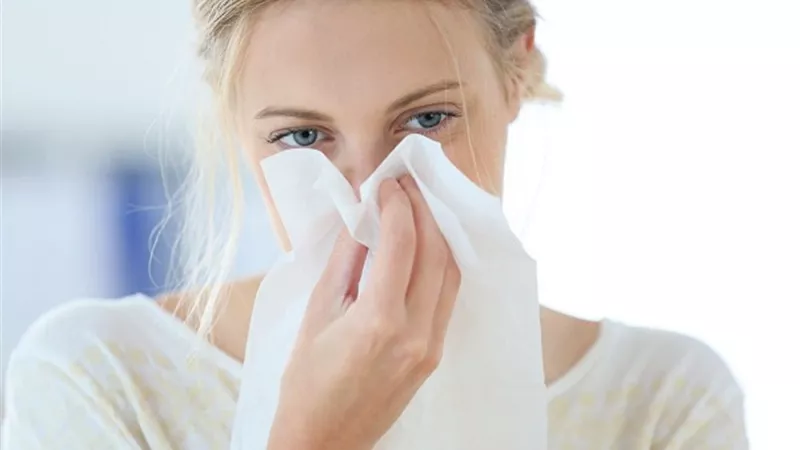 سيلان الأنف.. متى يتحول من إزعاج بسيط إلى خطر على صحتك؟