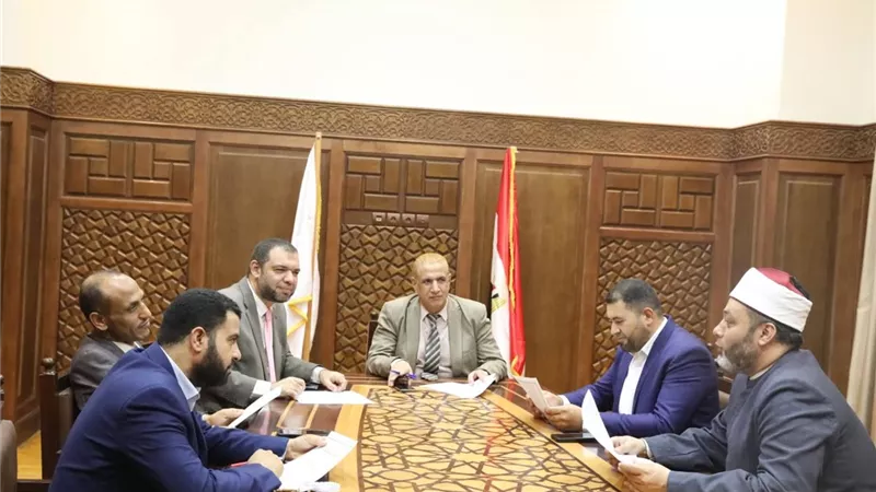 مستجدات الساحة الفقهية والرؤى الشرعية المعاصرة على مائدة البحث