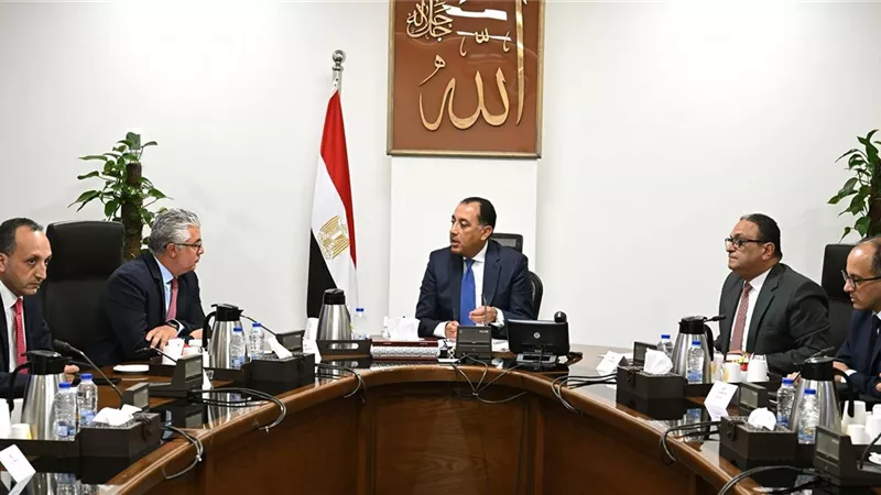 مدبولى يلتقى رئيس الهيئة العامة للمنطقة الاقتصادية لقناة السويس