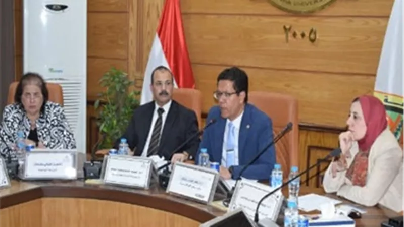 رئيس جامعة بنها يتابع تنفيذ مشروعات تطوير المنشآت الجامعية