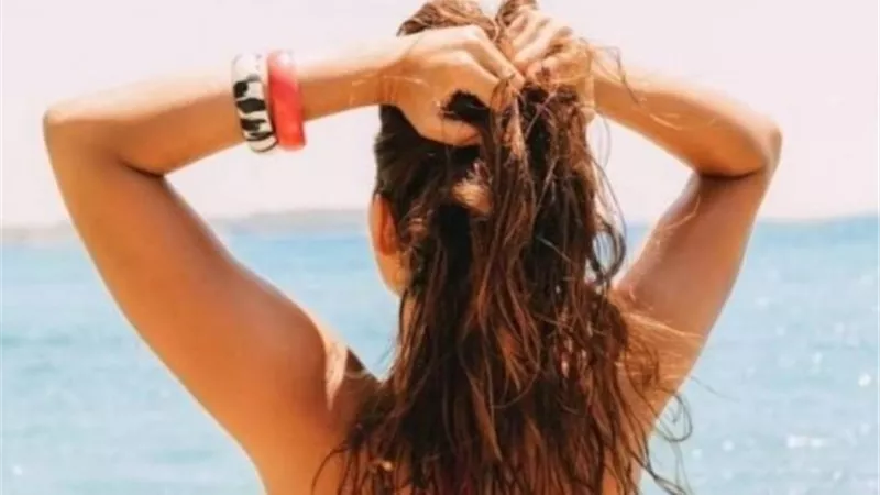علشان المصيف ما يبهدلش شعرك.. اليك نصائح بسيطة لحمايته