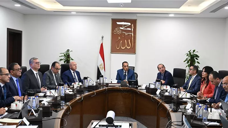 رئيس الوزراء يستعرض الفرص الاستثمارية مع عدد من دول الخليج
