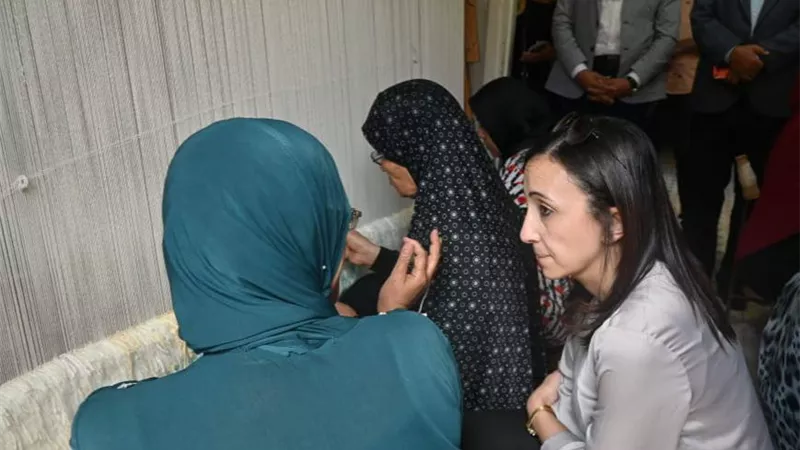 محافظ البحيرة تتفقد مشروع ومعرض السجاد اليدوي برشيد