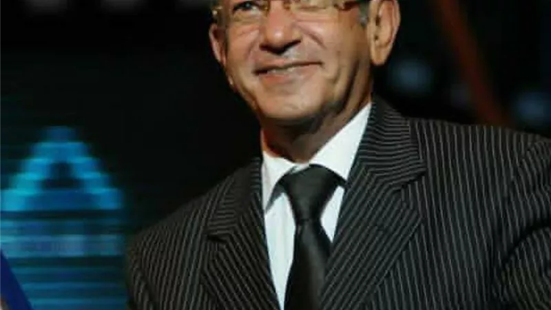 ياسر جلال ينعى الراحل لطفى لبيب ويطلب من متابعيه الدعاء له.. شاهد
