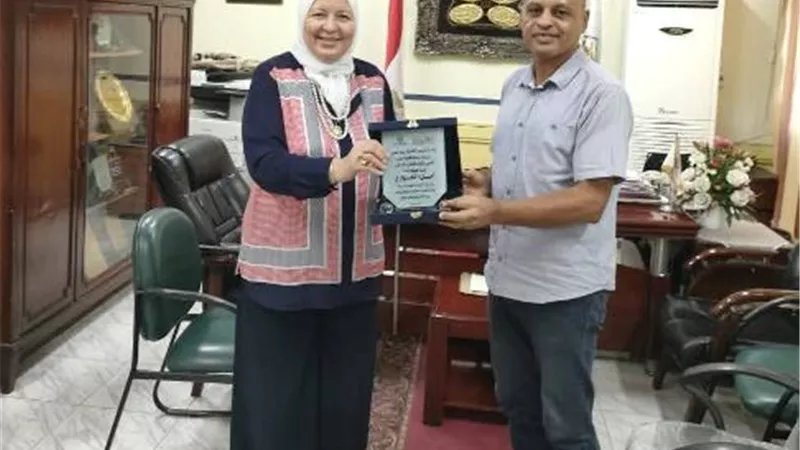 وكيل الوزارة تلتقي مدير أكاديمية المعلمين ببني سويف