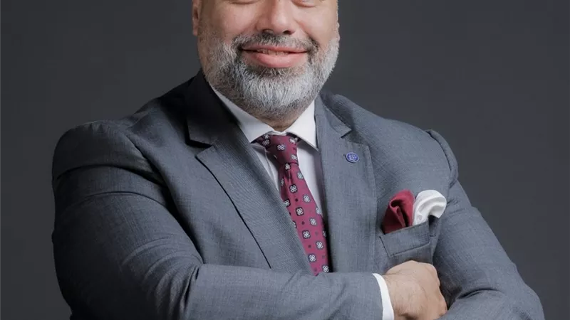 أحمد خليفة يقود 