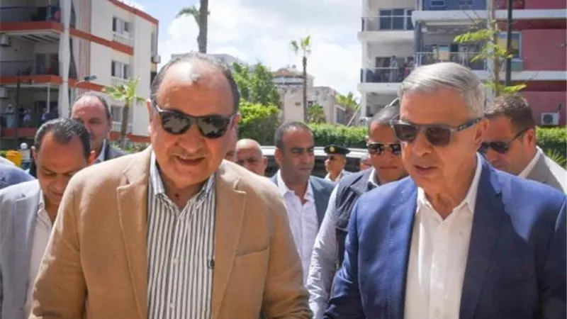 وزير قطاع الأعمال العام ومحافظ الإسكندرية يتفقدان منطقة المعمورة
