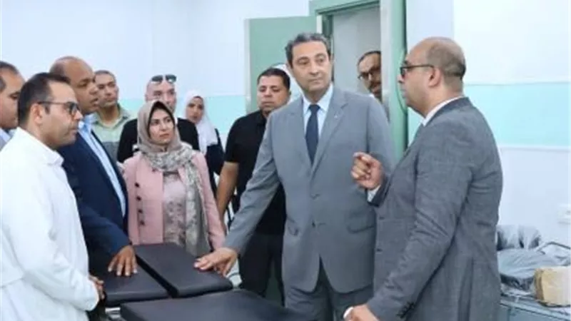 محافظ دمياط يتابع تجهيزات المستشفى المركزى برأس البر