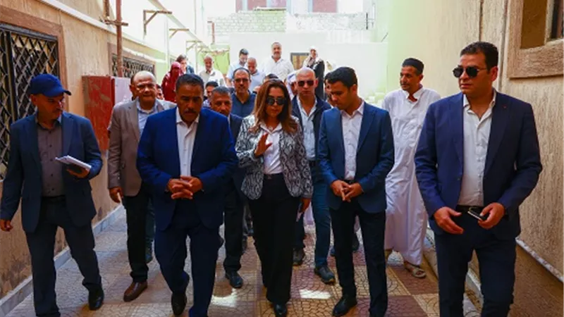 وزيرة التنمية ومحافظ مطروح يتفقدان أعمال تطوير المدخل الغربي لمدي