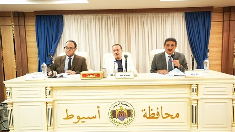 محافظ أسيوط يؤكد الاستعداد لانتخابات الشيوخ ويدفع بعجلة التنمية