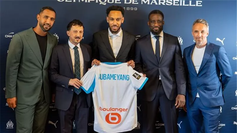 مارسيليا الفرنسى يعلن التعاقد مع أوباميانج حتى 2027