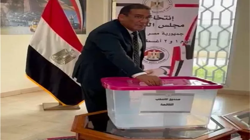 شعار الجالية المصرية بسلطنة عمان فى انتخابات مجلس الشيوخ