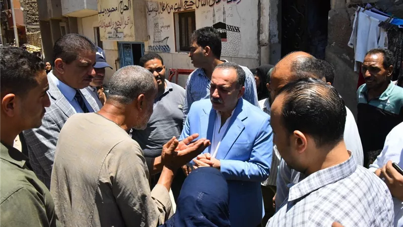 محافظ أسيوط يتابع إعادة تأهيل مساكن 