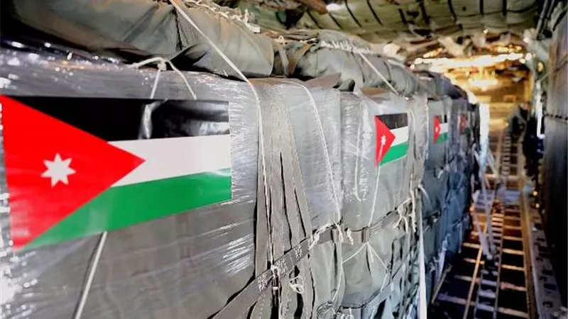الأردن يعلن تنفيذ 7 إنزالات جوية لإيصال مساعدات غذائية إلى غزة