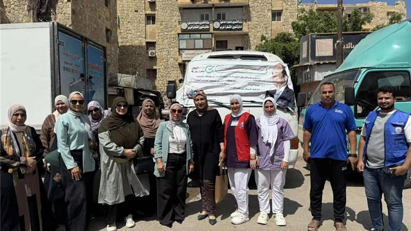 صحة الإسماعيلية تقدم خدمات طبية خلال المبادرات الغذائية ..صور
