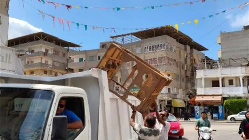حملة لرفع الإشغالات بشوارع مدينة دمياط