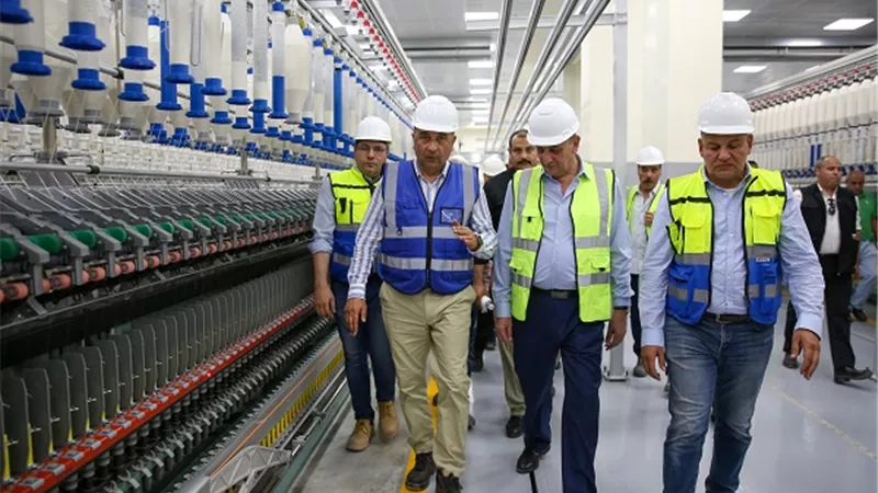 وزير قطاع الأعمال العام يختتم زيارته للغربية