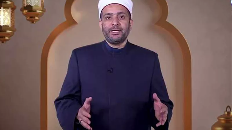 أمين الفتوى يُجيب..حكم إيثار المرأة للعمل وترك أطفالها من أجله